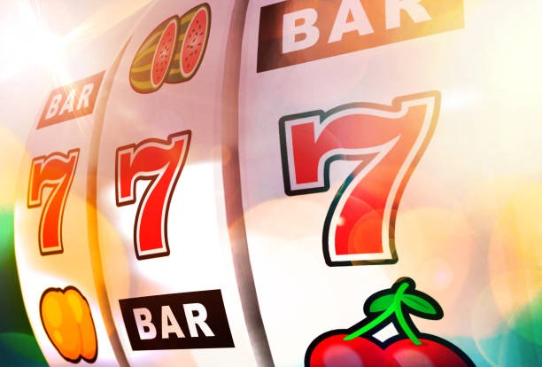 Live dealer at jebol togell Lightning Baccarat table with multiplier display