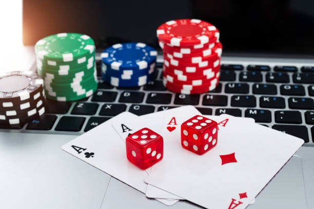 Live dealer conducting Togel 4D draw at jebol togell studio